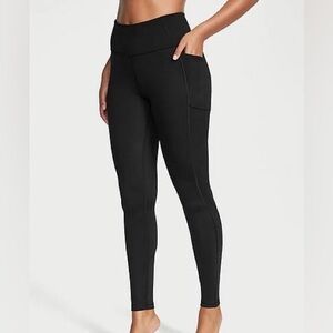 Victoria’s Secret knockout sport leggings with pockets